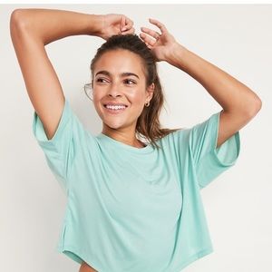 Old navy Ultralite All-Day Performa nce Crop T-Shirt for Women